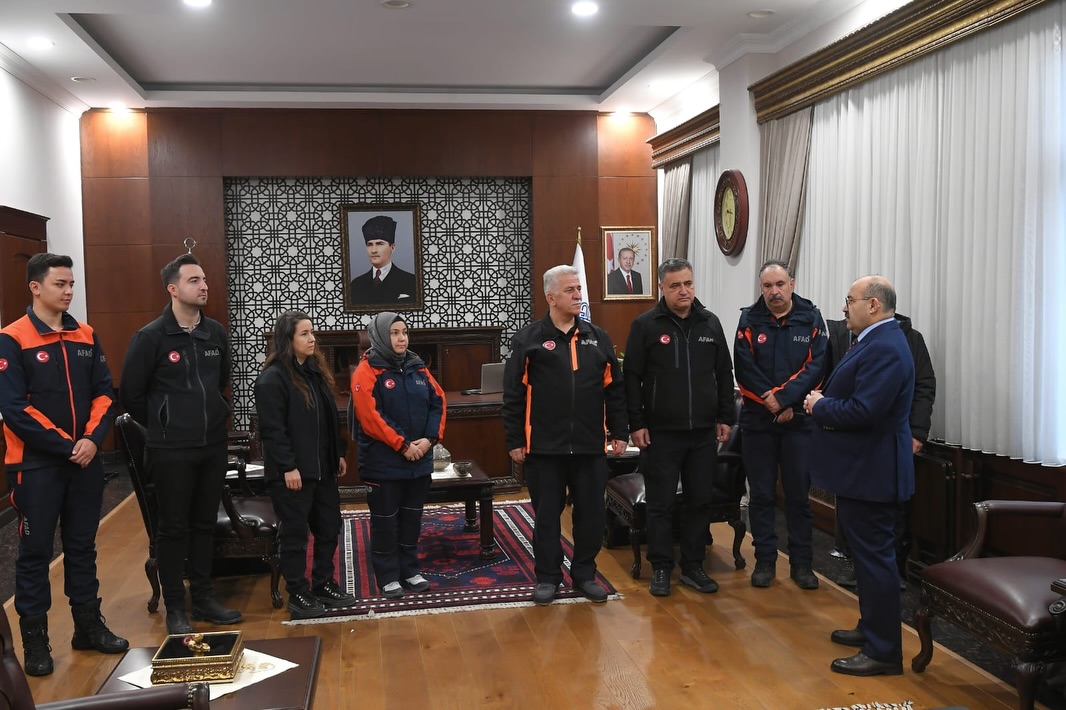 AFAD’dan Vali Ustaoğlu’na Kuruluş Yıl Dönümü Ziyareti! 602017996 18318152629222704 809001423550462391 n - Marmara Bölge Gazetesi