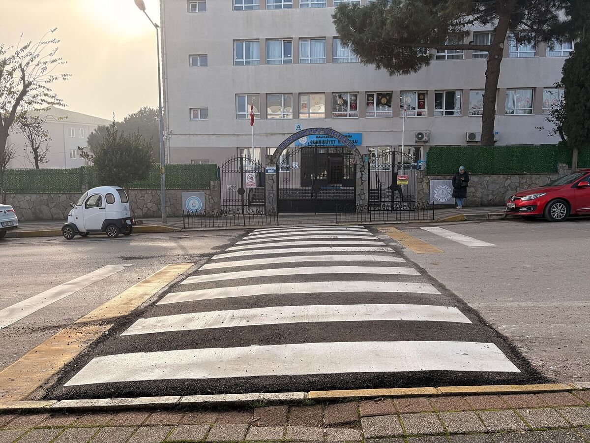 Bandırma’nın 3 Caddesinde Trafik Krizi 602976114 18339930613225400 5242217894781704296 n - Marmara Bölge Gazetesi