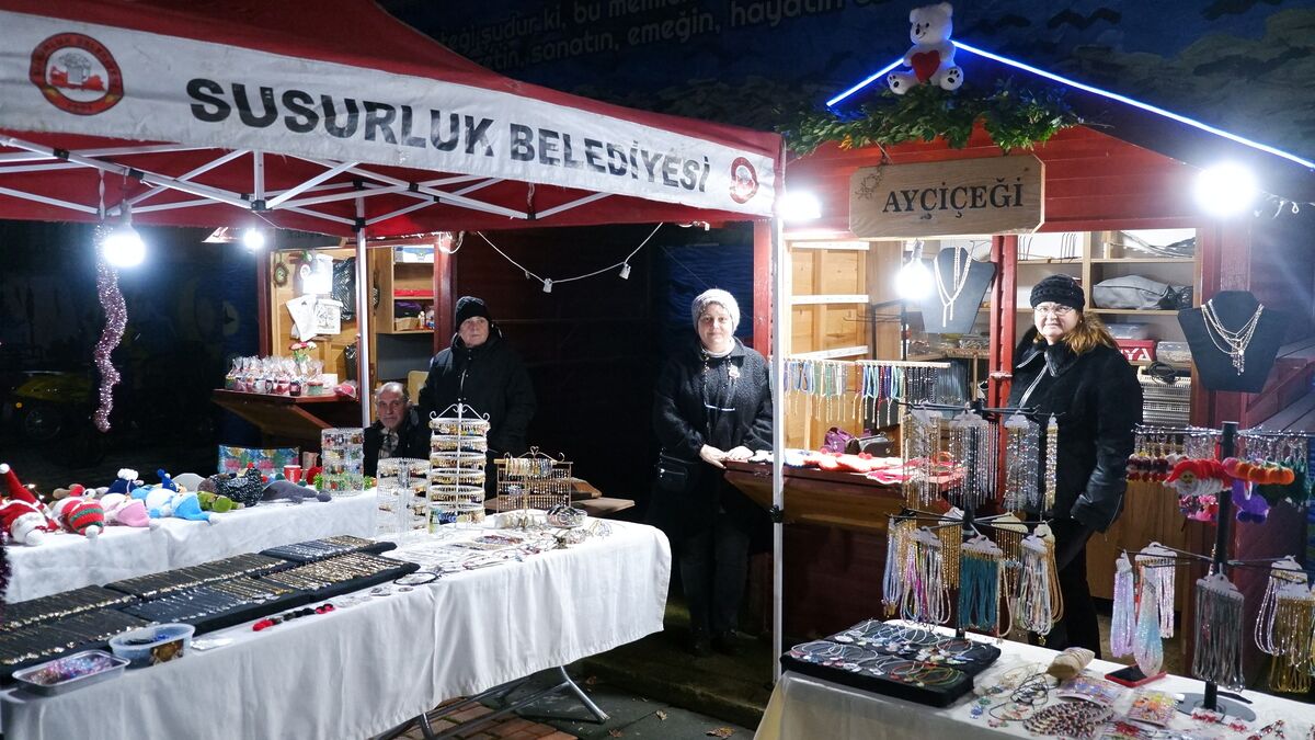 Sanat Sokağı’nda Yılbaşı Coşkusu Sürüyor! 603806892 1450944127034790 1450386597683307304 n 1 - Marmara Bölge Gazetesi