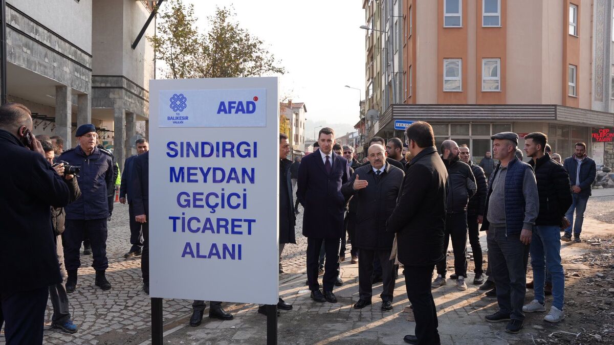 Balıkesir Valisi İsmail Ustaoğlu başkanlığında gerçekleştirilen koordinasyon toplantısında, deprem sonrası