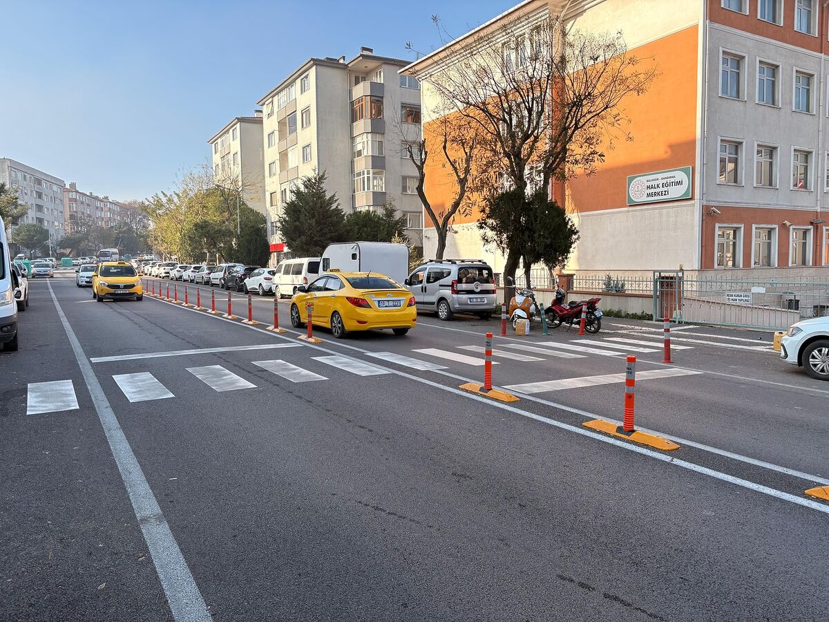 Bandırma’nın 3 Caddesinde Trafik Krizi 603900699 18339930631225400 1844849587465824715 n - Marmara Bölge Gazetesi