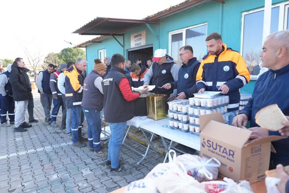 Burhaniye Belediyesi Fen İşleri Müdürlüğü tarafından birlik, beraberlik ve dayanışma