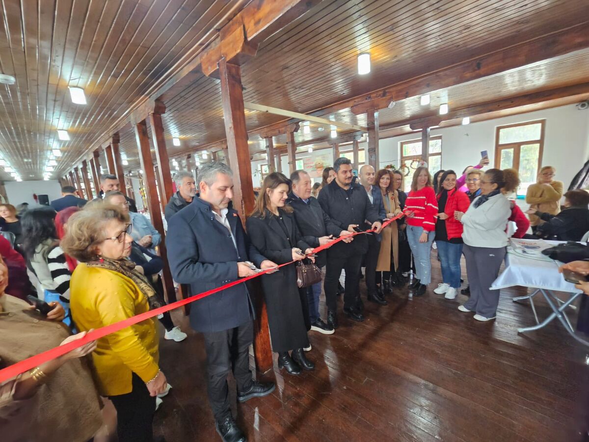 Balıkesir’de Kadın El Emeği Yılbaşı Çarşısı Kapılarını Açtı 605561240 1319373623566005 6230010444315028569 n - Marmara Bölge Gazetesi
