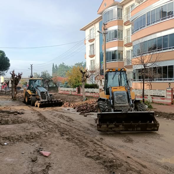 Bigadiç’te mahallelerin daha düzenli ve yaşanabilir hale getirilmesi amacıyla yürütülen