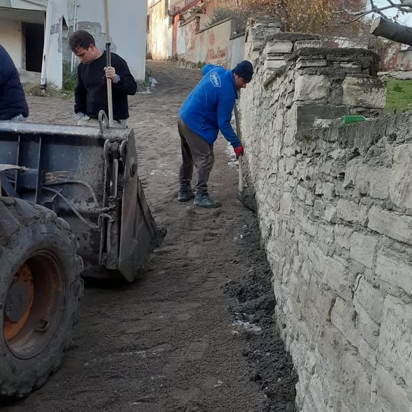 Bigadiç Belediyesi, ilçenin farklı mahallelerinde sürdürdüğü altyapı ve üstyapı çalışmalarına