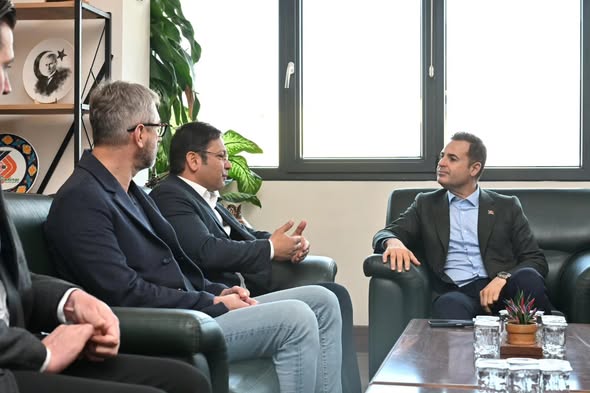 Balıkesir Büyükşehir Belediye Başkanı Ahmet Akın, Sındırgı Belediyesi’ni ziyaret etti.
