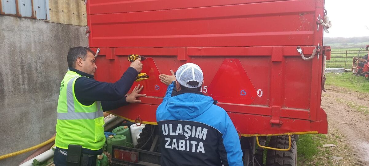 Balıkesir’de Reflektör Uygulaması! 677fc0d3 89a7 4214 bad9 7247ec67bd3d - Marmara Bölge Gazetesi