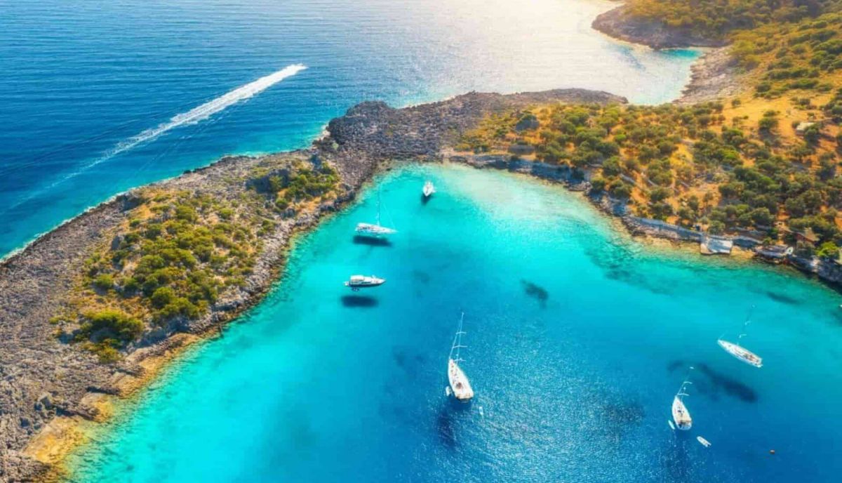 Fethiye’nin saklı kalmış güzelliklerinden Akvaryum Koyu, cam gibi berrak denizi
