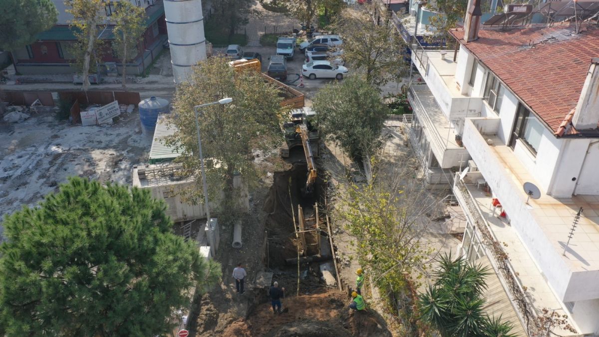 Edremit’in Sarıkız Mahallesi’nde yıllardır taşma, göçük ve kötü kokuya neden