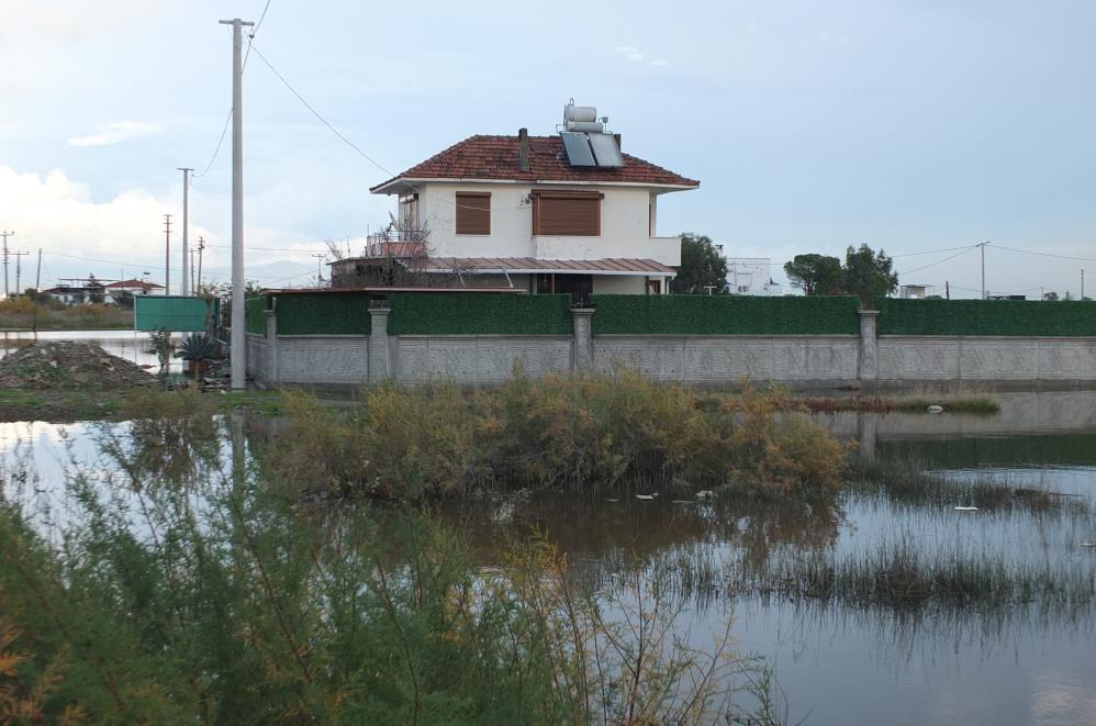 Edremit ve Burhaniye’de Sağanak, Hayatı Felç Etti AW590160 04 - Marmara Bölge Gazetesi