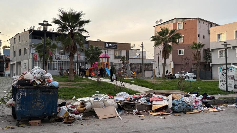 İzmir'in Çöp Sorunu Çığ Gibi Büyüdü! AW592528 02 - Marmara Bölge Gazetesi