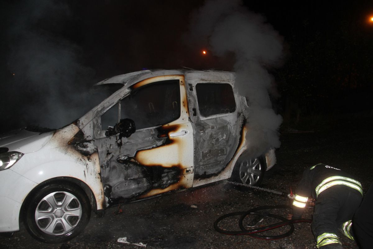 Ailesiyle Tartıştı… Park Halindeki Aracını Yaktı! AW594436 01 - Marmara Bölge Gazetesi