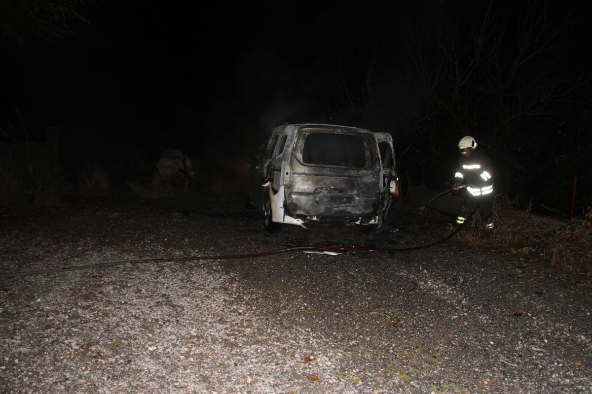 Ailesiyle Tartıştı… Park Halindeki Aracını Yaktı! AW594436 04 - Marmara Bölge Gazetesi