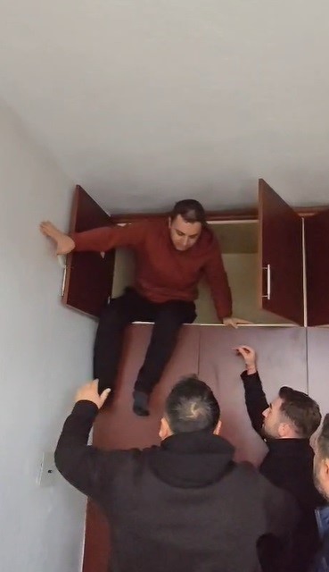 Gardırop Üstü Gizlenme Taktiği Çalışmadı AW596334 03 - Marmara Bölge Gazetesi