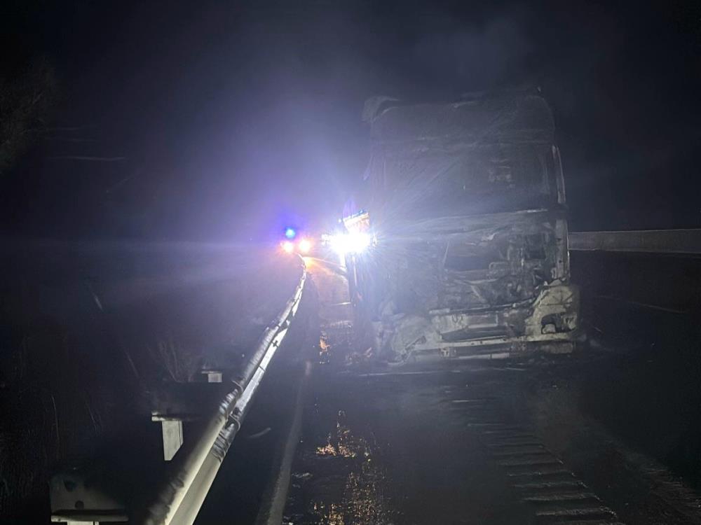 Tanker Yandı, Orman Alev Aldı! AW601417 02 - Marmara Bölge Gazetesi