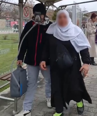 Tramvayda Başlayan Tartışma Sosyal Medyada Gündem Oldu! AW606701 01 - Marmara Bölge Gazetesi