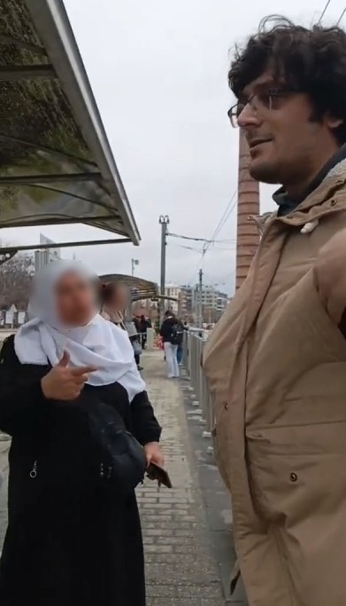 Tramvayda Başlayan Tartışma Sosyal Medyada Gündem Oldu! AW606701 03 - Marmara Bölge Gazetesi
