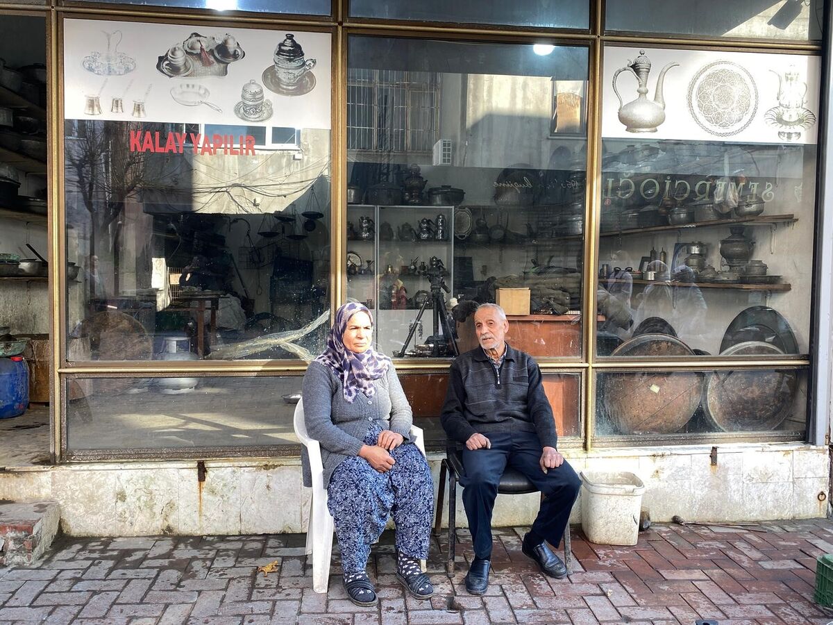 Türkiye’de Sayılı Kaldı: Edremit’te Bir Kadın Kalaycının 50 Yıllık Hikâyesi AW608048 05 - Marmara Bölge Gazetesi