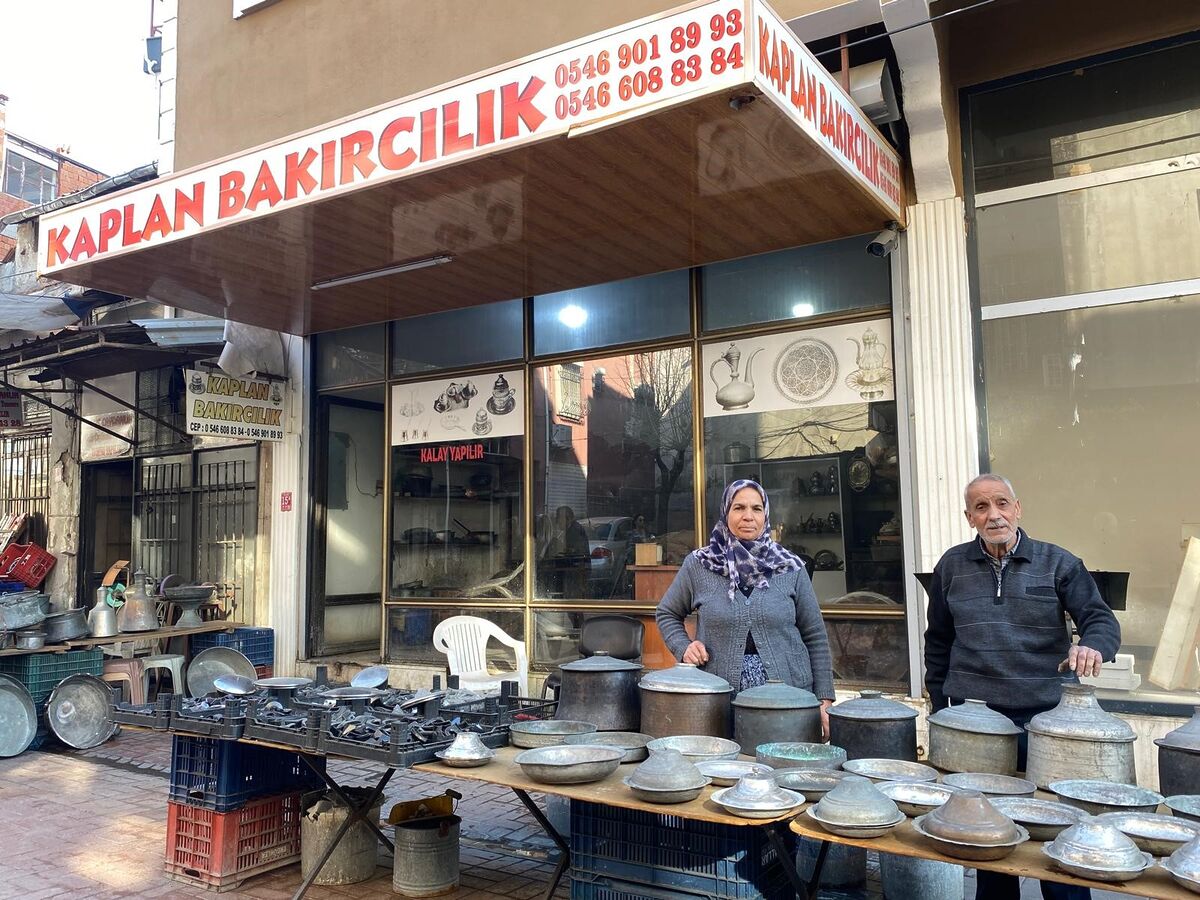 Türkiye’de Sayılı Kaldı: Edremit’te Bir Kadın Kalaycının 50 Yıllık Hikâyesi AW608048 06 - Marmara Bölge Gazetesi