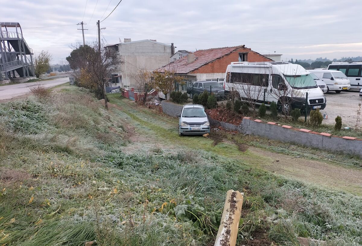 Altıeylül’de Otomobil Şarampole Uçtu: 1 Yaralı AW608089 01 - Marmara Bölge Gazetesi