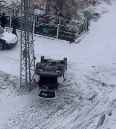 Buz Pistine Dönen Yolda Korkutan Kaza! AW608569 02 - Marmara Bölge Gazetesi