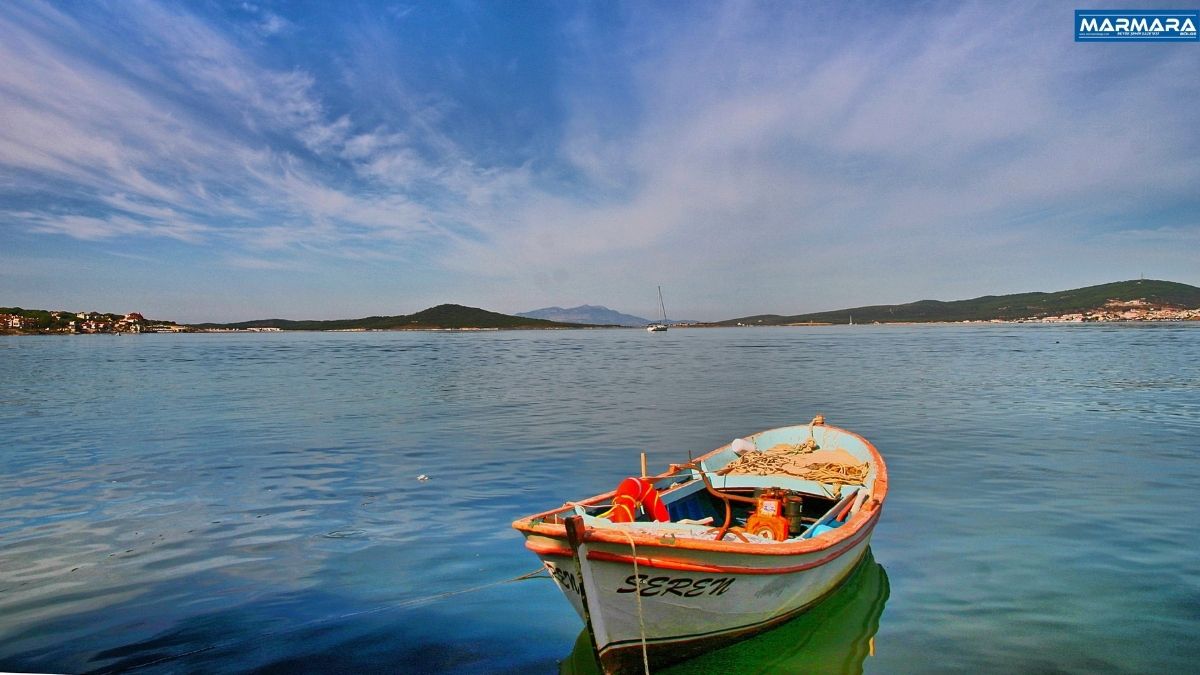 Ayvalık sınırları içinde yer alan Küçükköy, taş evleriyle süslenmiş sokakları,