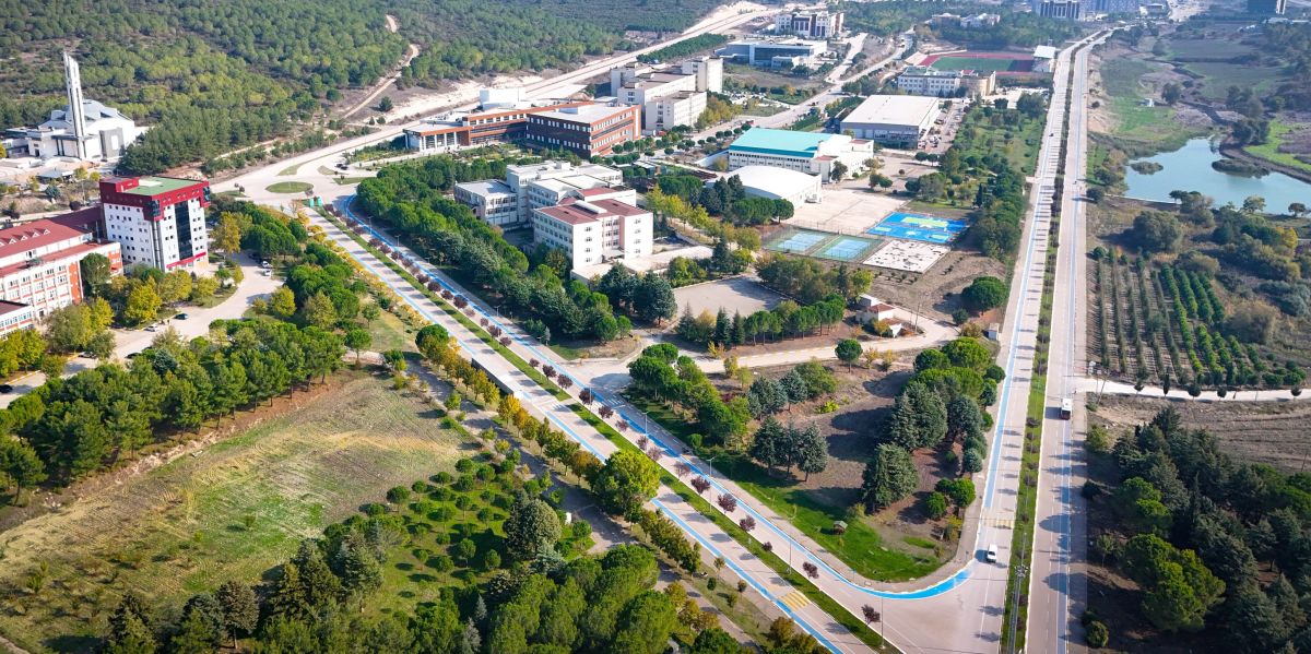 UI GreenMetric Dünya Üniversiteleri Sıralaması 2025 sonuçları açıklandı. Üniversitelerin çevre
