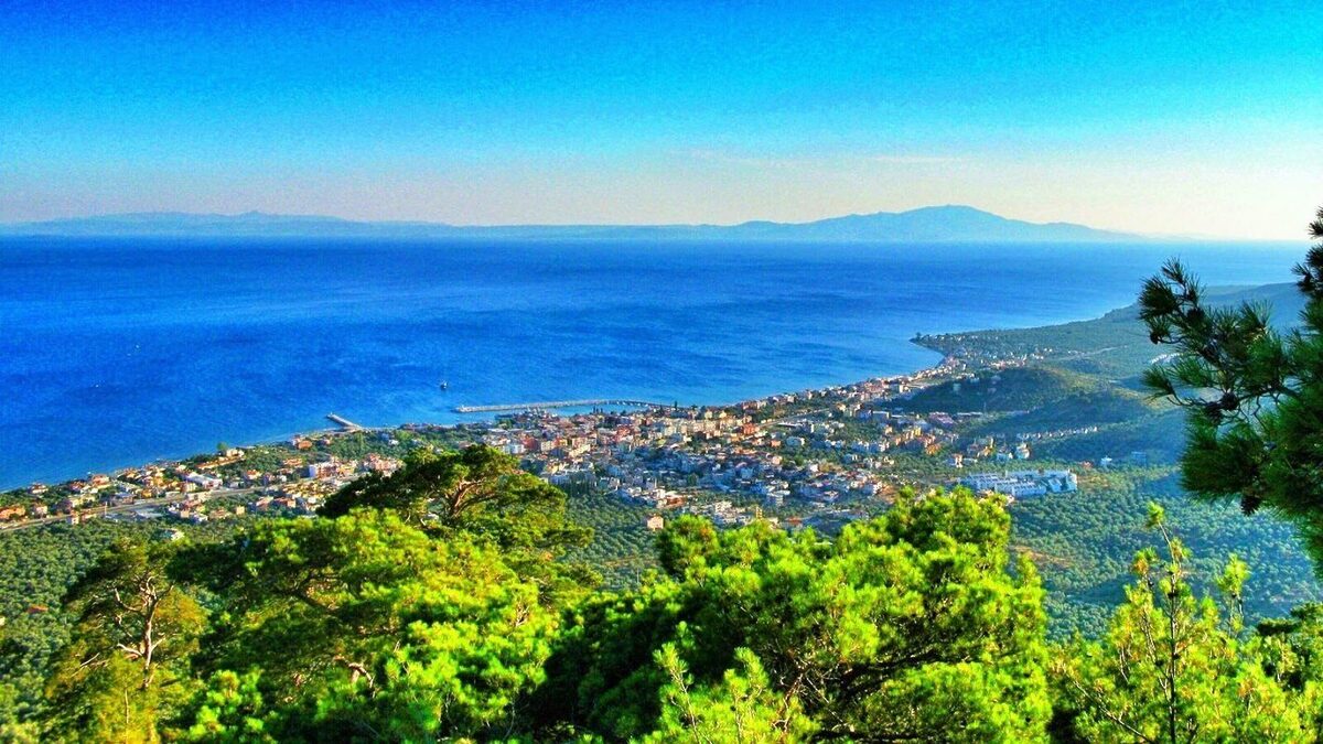 Doğası, sahilleri ve Kaz Dağları’nın eşsiz atmosferiyle dikkat çeken Edremit,