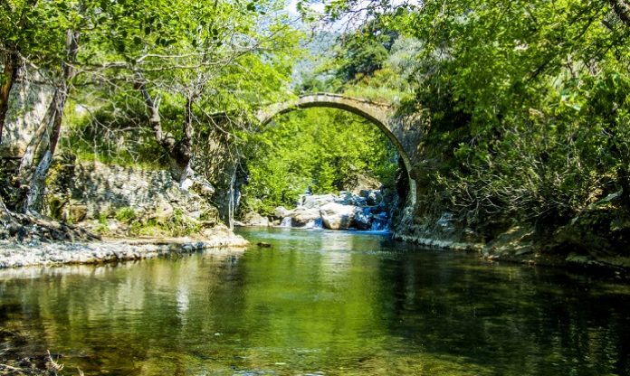 Kazdağları’nın eteklerinde yer alan Çamcı Mahallesi, Edremit’e sadece 4 kilometre