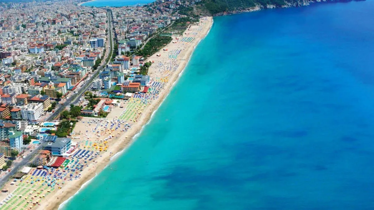 Turkuaz Sularıyla Büyüleyen Eşsiz Tatil Rotası Kleopatra Plaji - Marmara Bölge Gazetesi