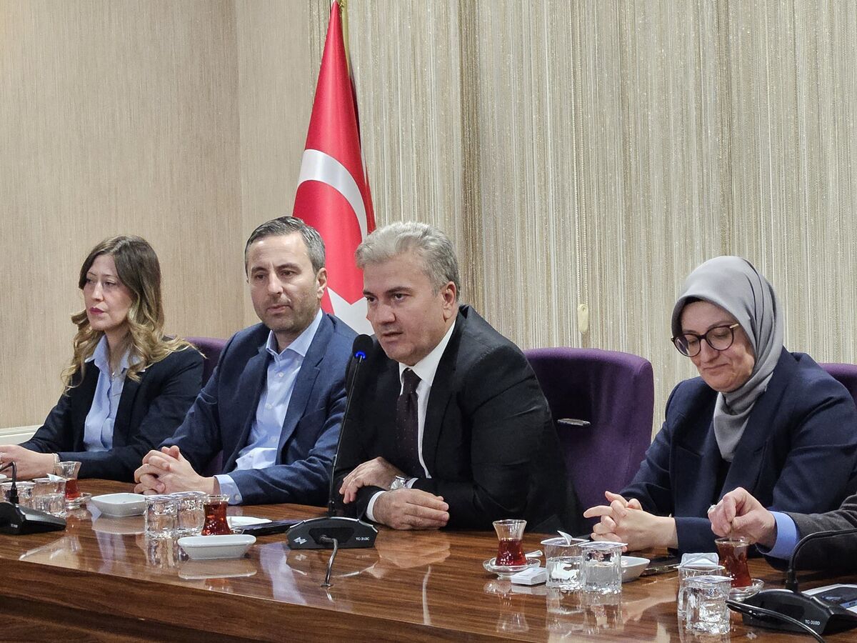 AK Parti Balıkesir İl Yönetimi Toplandı! Yeni Dönem Planı Masada WhatsApp Image 2025 12 30 at 10.55.45 5 - Marmara Bölge Gazetesi