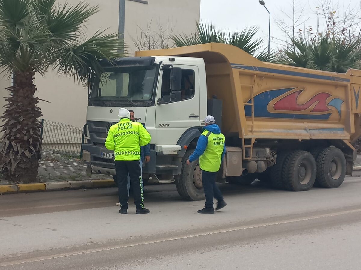 Büyükşehir’den Ağır Tonajlı Araçlara Sıkı Denetim! buyuksehir agir tonajli arac denetimlerini surduruyor 2 - Marmara Bölge Gazetesi