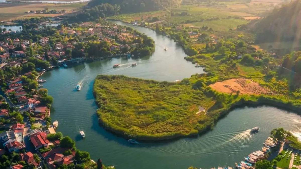 Ege’nin en huzurlu köşelerinden biri olan Çeşme Dalyan, son yıllarda