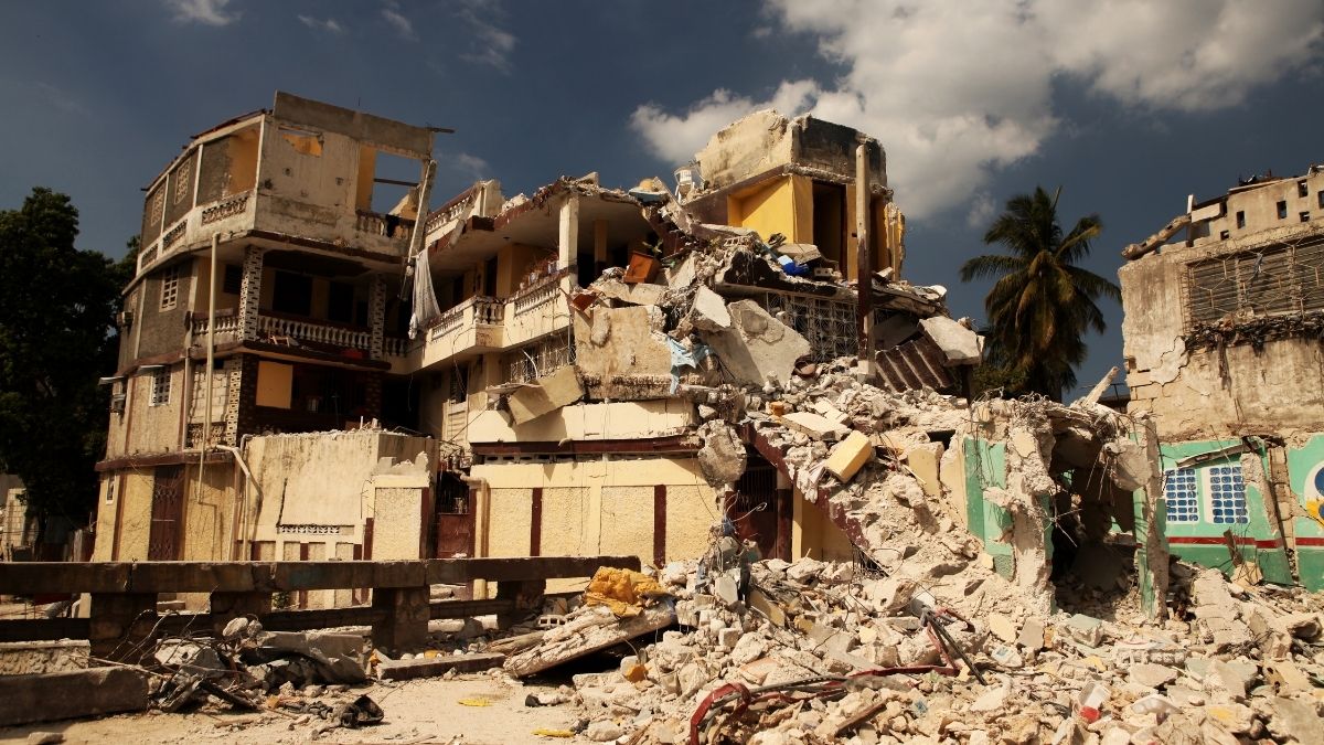 Deprem sonrası doğru davranışlar, can kayıplarını azaltmada hayati rol oynuyor.