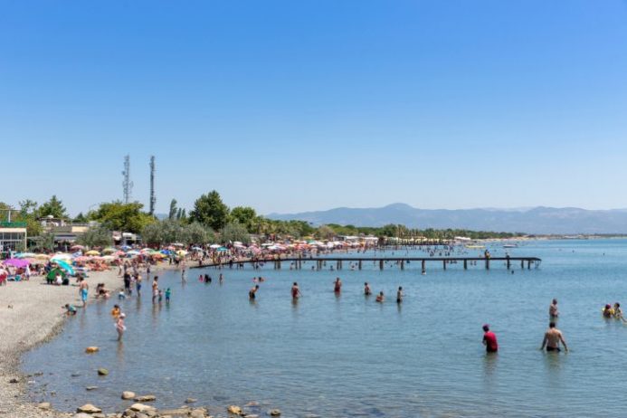 Edremit’te Sessiz Cennet: Altınkum Mahallesi edremit plajlari scaled 1 - Marmara Bölge Gazetesi