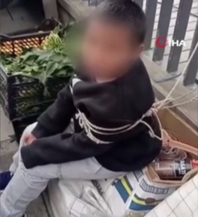 9 Yaşındaki Çocuğu İple Bağladılar! eeb77c02 6ee3 4e5e 8356 f882d79b080a - Marmara Bölge Gazetesi