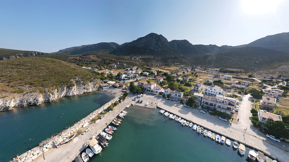 İzmir’in Karaburun ilçesinde konumlanan Saip Köyü, kalabalıktan uzak durmak isteyenlerin