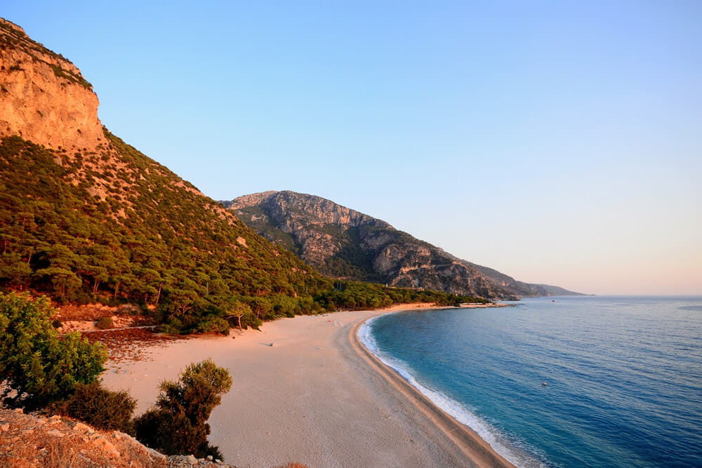 Muğla’nın Fethiye ilçesindeki Kıdrak Koyu, turkuaz denizi ve korunan doğal