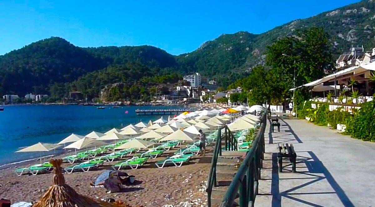 Turunç Sahili, Muğla’nın Marmaris ilçesinde doğayla iç içe konumu ve