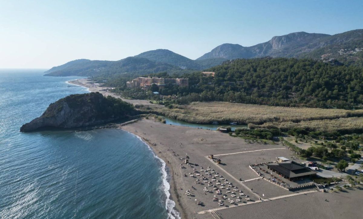 Berrak Deniz ve Sakin Atmosfer: Keşfedilmeyi Bekleyen Kusursuz Kıyı sarigerme kamp alani dronepng 1280 - Marmara Bölge Gazetesi