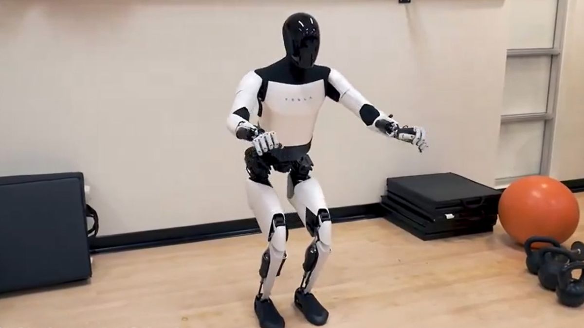 Tesla, insansı robot konsepti Optimus’un en güncel performans videosunu yayımlayarak