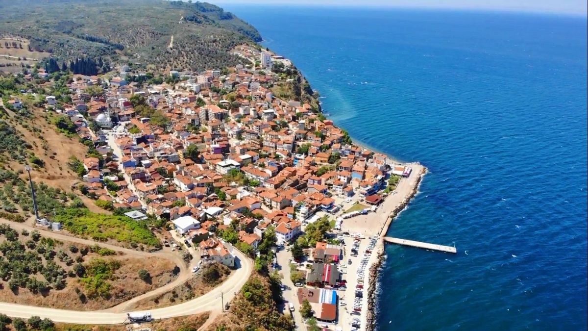 Şehir karmaşasından uzaklaşıp huzurlu bir sahil kasabasında nefes almak isteyenlerin