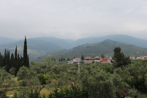 Kaz Dağı eteklerinde yer alan Kızılkeçili Köyü, doğal güzellikleri, temiz