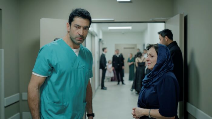 A.B.İ.’de Kim Kimdir Netleşti: ATV Dizinin Soyağacını Paylaştı 0x0 kenan imirzalioglu kimdir nereli kac yasinda boyu kac hayati ve kariyeri 1768288123562 - Marmara Bölge Gazetesi