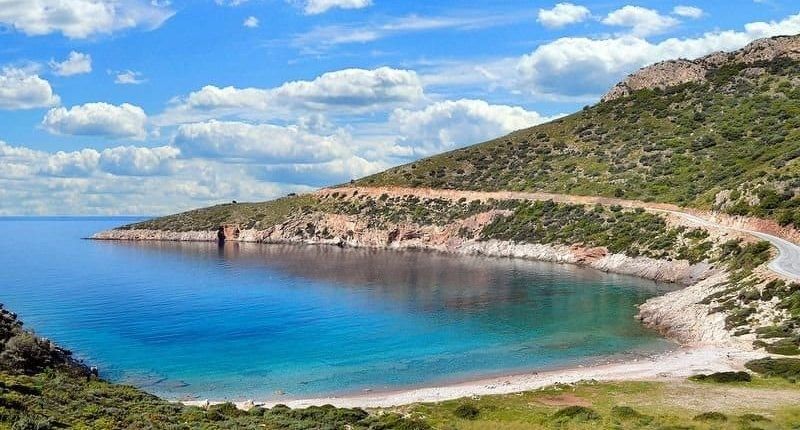 Muğla’nın Datça Yarımadası’nda yer alan Ovabükü Plajı, berrak denizi ve