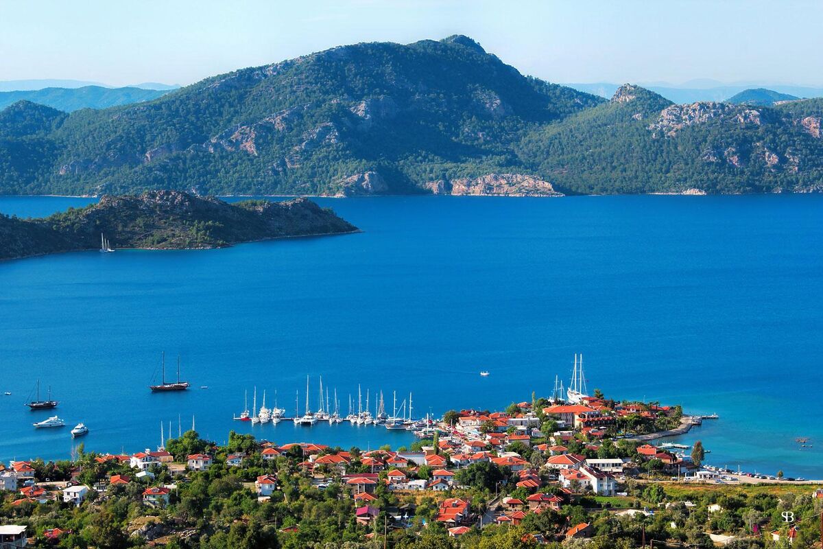 Muğla’nın Marmaris ilçesine bağlı Selimiye Sahili, berrak denizi, sakin koy