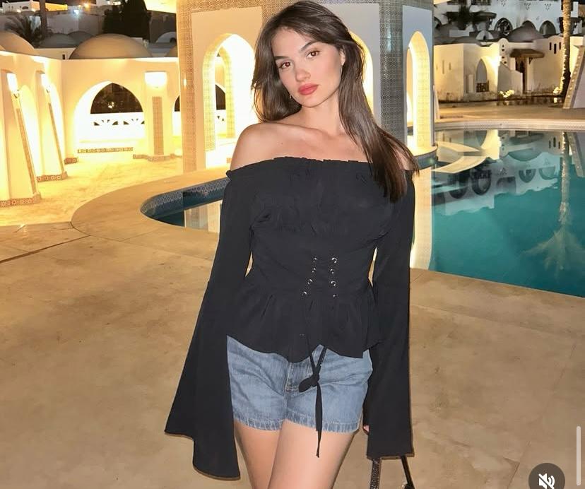 Oyuncu Gizem Güneş'in ELLE Style Awards Kombini Rüküş Bulundu! 552c8e13 0457 4bf5 a5b7 670ba707a7a3 - Marmara Bölge Gazetesi