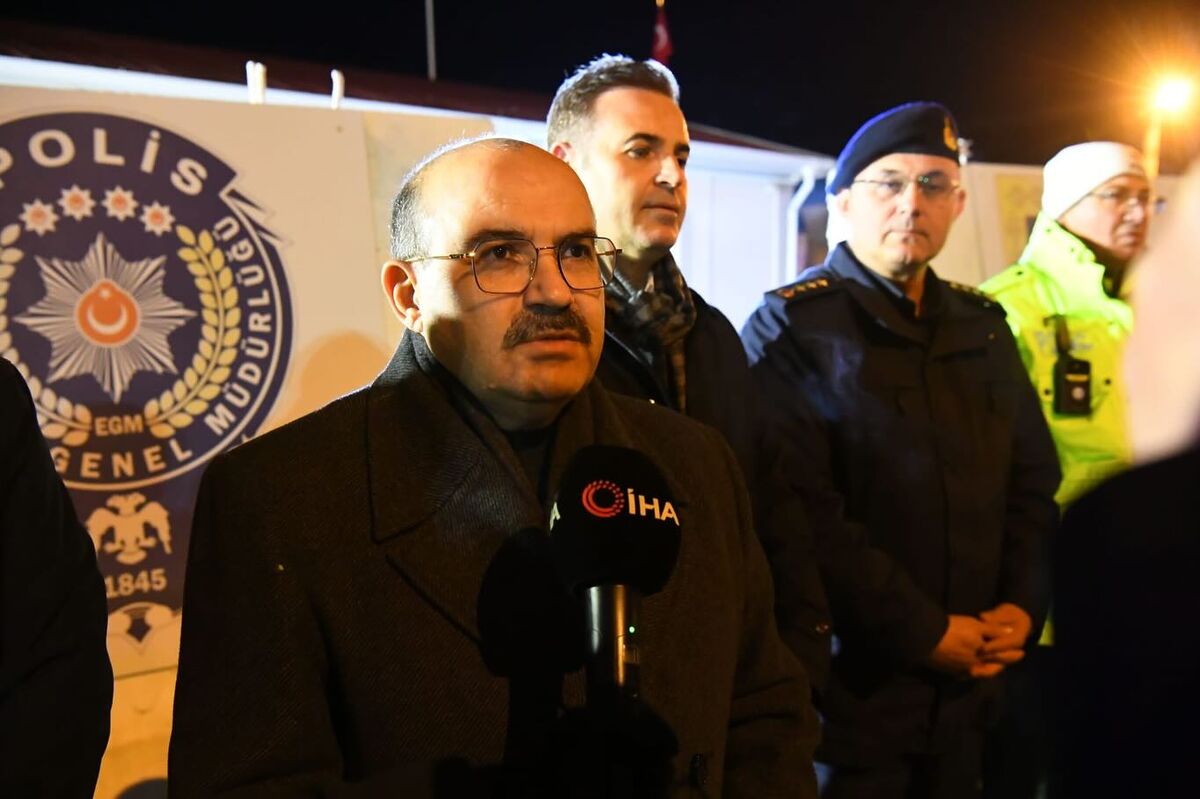 Vali Ustaoğlu Değirmenboğazı’nda Sahada: Yılbaşı Denetimleri Artırıldı! 608024317 18319623850222704 8165722061436832147 n - Marmara Bölge Gazetesi