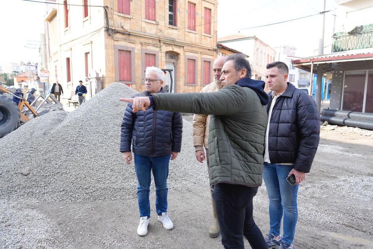 Burhaniye Belediye Başkanı Ali Kemal Deveciler, ilçe genelinde devam eden