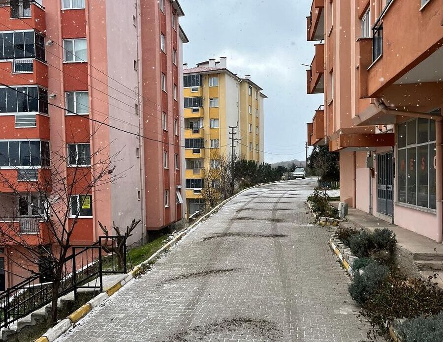 Dursunbey Belediyesi, olumsuz hava koşullarına karşı ilçe genelinde tedbirlerini artırdı.